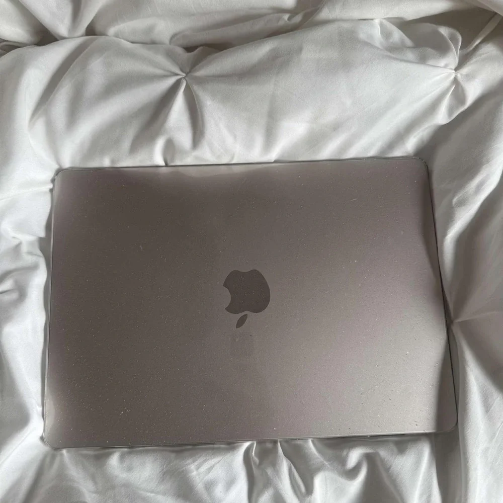 Apple MacBook in Elegant Silver